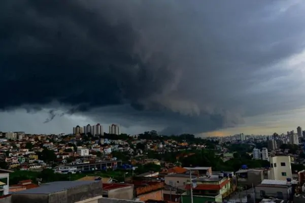 Como se Proteger da Chuva Forte em BH